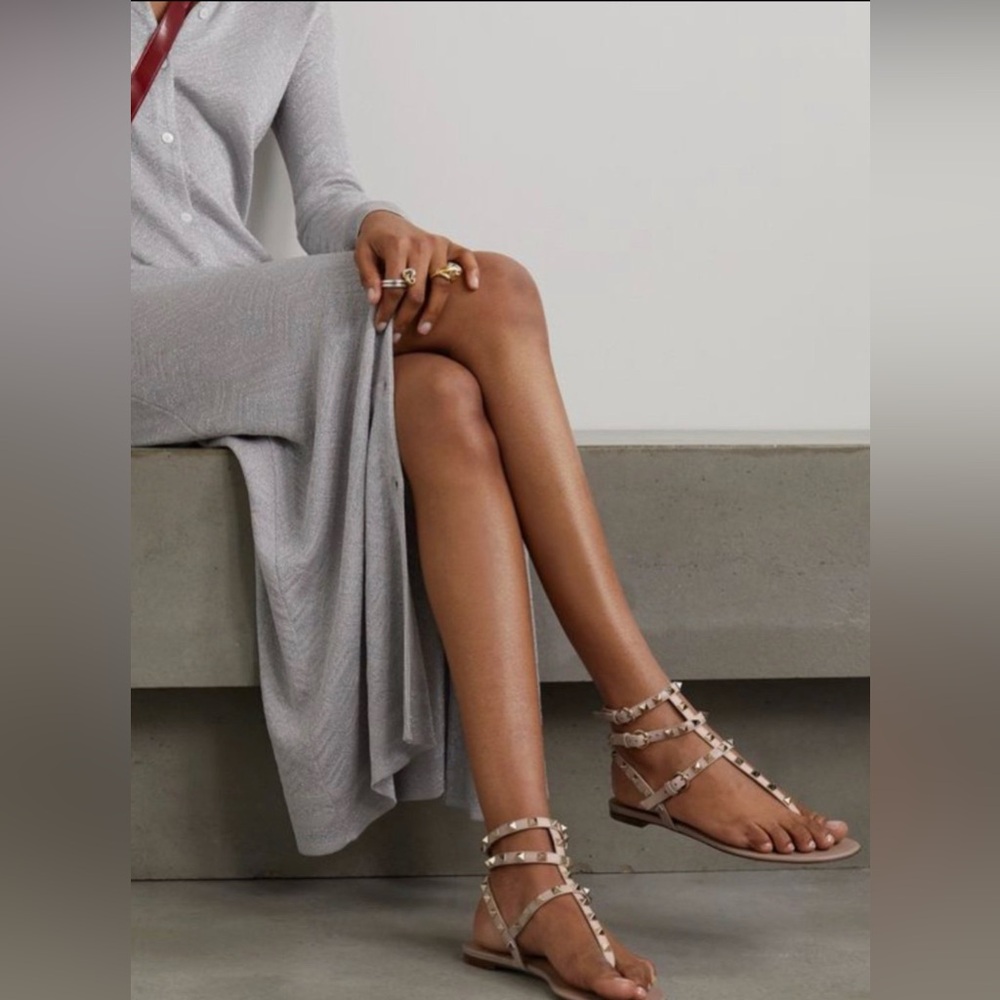 Valentino Garavani
Rockstud Ankle-Strap Leather Thong Sandals size 37 - Picture 3 of 10